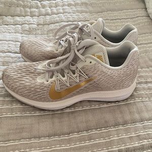 Nike Zoom Winflo 5 running shoes